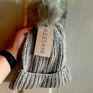 Jules Kae VEGAN, faux fur Pom Pom hat